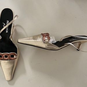 Gorgeous FIGUEROA Supple Gold Nappa embroidery shoes